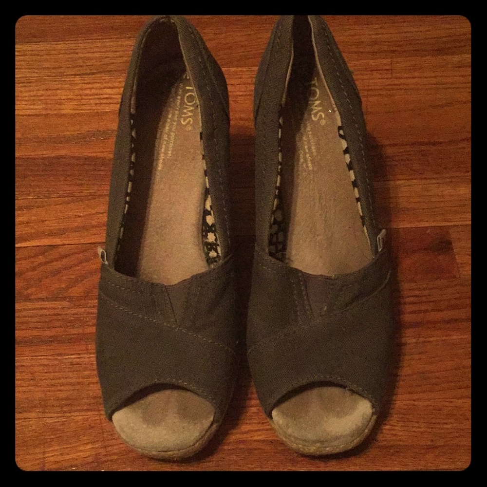 TOMS wedges